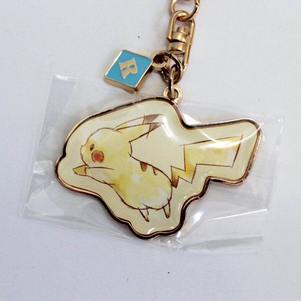 Pokemon Center Original Pikachu Initial Keyholder "R" - Picture 2 of 3
